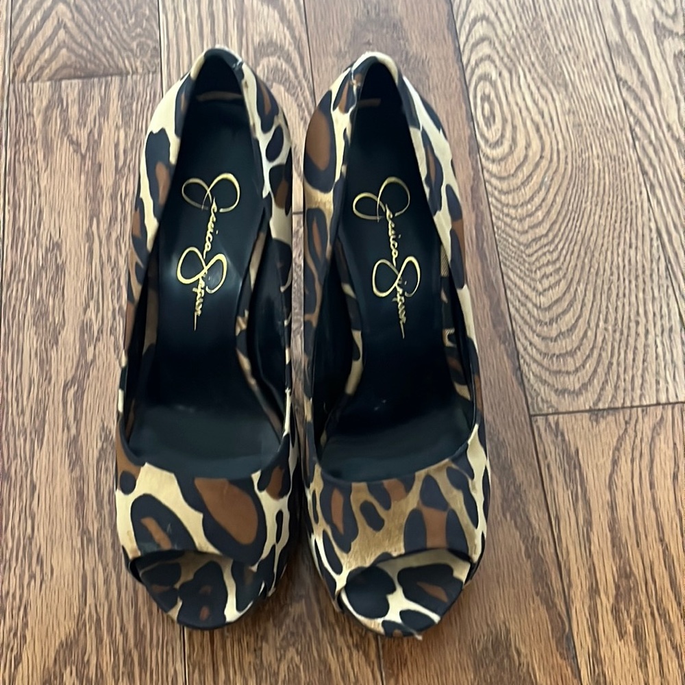 Size 7 women’s Jessica Simpson leopard high heel